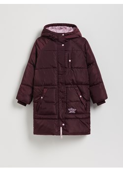 Reserved - Długi pikowany płaszcz z kapturem - bordowy - id: 249EX-83X - marki Reserved - 187292569 Reserved - Długi pikowany płaszcz z kapturem - bordowy ze sklepu Reserved w kategorii Płaszcze dziewczęce - zdjęcie 187292569