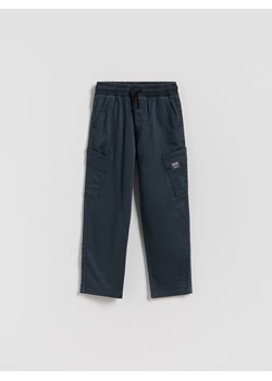 Reserved - Wysokoelastyczne spodnie regular - granatowy ze sklepu Reserved w kategorii Spodnie chłopięce - zdjęcie 187292698