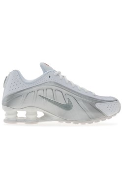 Buty młodzieżowe Nike Shox R4 CW2626-101 - biało-szare ze sklepu streetstyle24.pl w kategorii Buty sportowe dziecięce - zdjęcie 187292986