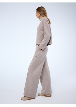 Mohito - Spodnie dresowe - beżowy - id: 975HI-08X - marki Mohito - 187293936 Mohito - Spodnie dresowe - beżowy ze sklepu Mohito w kategorii Spodnie damskie - zdjęcie 187293936