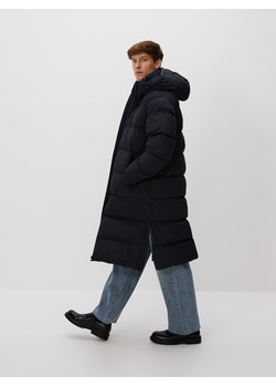 Reserved - Długa pikowana kurtka z kapturem - czarny - id: 007FW-99X - marki Reserved - 187295568 Reserved - Długa pikowana kurtka z kapturem - czarny ze sklepu Reserved w kategorii Płaszcze męskie - zdjęcie 187295568