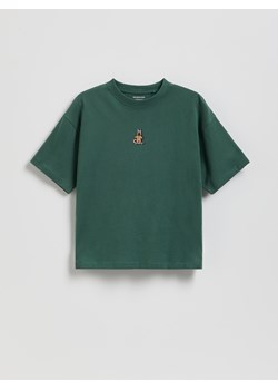 Reserved - T-shirt z nadrukiem - zielony - id: 034FH-77X - marki Reserved - 187295589 Reserved - T-shirt z nadrukiem - zielony ze sklepu Reserved w kategorii T-shirty chłopięce - zdjęcie 187295589