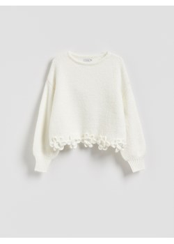 Reserved - Sweter z kwiatową aplikacją - złamana biel - id: 279HI-01X - marki Reserved - 187295799 Reserved - Sweter z kwiatową aplikacją - złamana biel ze sklepu Reserved w kategorii Swetry damskie - zdjęcie 187295799