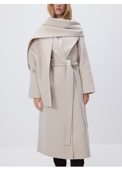 Reserved - Płaszcz handmade z odpinanym szalem - kremowy - id: 744HD-02M - marki Reserved - 187296347 Reserved - Płaszcz handmade z odpinanym szalem - kremowy ze sklepu Reserved w kategorii Płaszcze damskie - zdjęcie 187296347