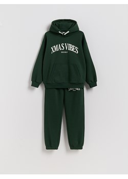 Reserved - Bawełniany komplet z nadrukiem - ciemnozielony - id: 971FJ-79X - marki Reserved - 187296607 Reserved - Bawełniany komplet z nadrukiem - ciemnozielony ze sklepu Reserved w kategorii Bluzy chłopięce - zdjęcie 187296607