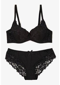 Czarny Komplet Biustonosz i Majtki Typu Figi Ozdobiony Koronką Ezivane - id: 402038 - marki born2be - 187296848 Czarny Komplet Biustonosz i Majtki Typu Figi Ozdobiony Koronką Ezivane ze sklepu born2be.pl w kategorii Komplety bielizny damskiej - zdjęcie 187296848