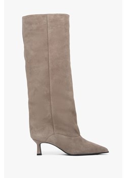 Estro: Beżowe kozaki damskie z weluru naturalnego na niskim obcasie kielichowym ze sklepu Estro w kategorii Kozaki damskie - zdjęcie 187301418