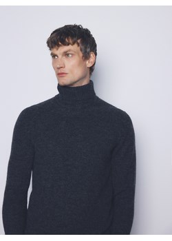 Reserved - Sweter z wełną merino - ciemnoszary - id: 953GC-90M - marki Reserved - 187304868 Reserved - Sweter z wełną merino - ciemnoszary ze sklepu Reserved w kategorii Swetry męskie - zdjęcie 187304868