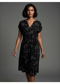 Sinsay - Wiskozowa sukienka midi w kwiaty - czarny - id: 463DA-99E - marki Sinsay - 187306027 Sinsay - Wiskozowa sukienka midi w kwiaty - czarny ze sklepu Sinsay w kategorii Sukienki - zdjęcie 187306027