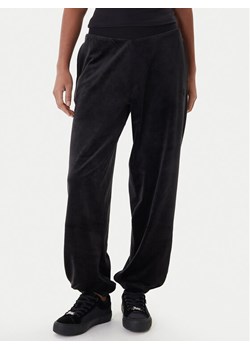 Juicy Couture Spodnie dresowe Davidson JCBBJ224811 Czarny Regular Fit - id: 0000305589347 - marki Juicy Couture - 187306229 Juicy Couture Spodnie dresowe Davidson JCBBJ224811 Czarny Regular Fit ze sklepu MODIVO w kategorii Spodnie damskie - zdjęcie 187306229
