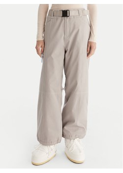 Roxy Spodnie snowboardowe Chloe Kim PT ERJTP03300 Szary Relaxed Fit ze sklepu MODIVO w kategorii Spodnie damskie - zdjęcie 187306336