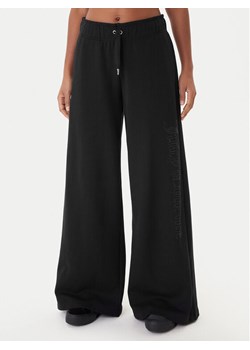 Juicy Couture Spodnie dresowe Annen JCWBJ225320 Czarny Wide Leg - id: 0000305589026 - marki Juicy Couture - 187306339 Juicy Couture Spodnie dresowe Annen JCWBJ225320 Czarny Wide Leg ze sklepu MODIVO w kategorii Spodnie damskie - zdjęcie 187306339