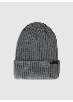 Męska czapka zimowa 4F 4FWAW25ACAPM673 - szara - id: 324240 - marki 4F - 187308837 Męska czapka zimowa 4F 4FWAW25ACAPM673 - szara ze sklepu Sportstylestory.com w kategorii Czapki zimowe męskie - zdjęcie 187308837