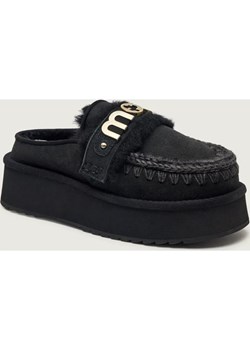 MOU Ocieplane mule Platform clog - letter logo | shearling | zamsz - id: OU255W000018002 - marki Mou - 187309077 MOU Ocieplane mule Platform clog - letter logo | shearling | zamsz ze sklepu Gomez Fashion Store w kategorii Klapki damskie - zdjęcie 187309077