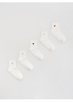 Reserved - Skarpetki z haftem 5 pack - złamana biel - id: 034FB-01X - marki Reserved - 187311958 Reserved - Skarpetki z haftem 5 pack - złamana biel ze sklepu Reserved w kategorii Skarpetki damskie - zdjęcie 187311958