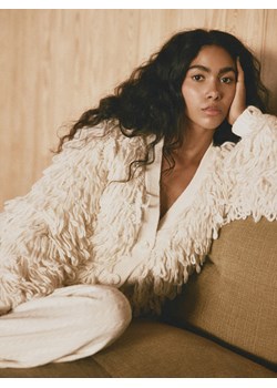 Reserved - Kardigan ze strukturalnym splotem - złamana biel - id: 480IK-01X - marki Reserved - 187312335 Reserved - Kardigan ze strukturalnym splotem - złamana biel ze sklepu Reserved w kategorii Swetry damskie - zdjęcie 187312335