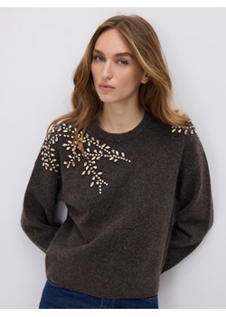 Reserved - Sweter z ozdobnymi aplikacjami - ciemnobrązowy - id: 660HO-89M - marki Reserved - 187312465 Reserved - Sweter z ozdobnymi aplikacjami - ciemnobrązowy ze sklepu Reserved w kategorii Swetry damskie - zdjęcie 187312465