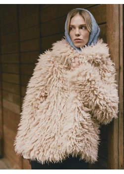 Reserved - Kurtka ze sztucznego futerka - kremowy - id: 472IK-12X - marki Reserved - 187315198 Reserved - Kurtka ze sztucznego futerka - kremowy ze sklepu Reserved w kategorii Futra damskie - zdjęcie 187315198