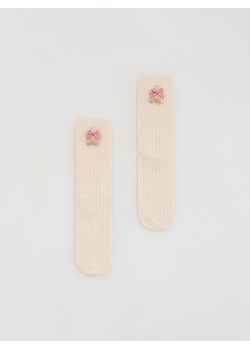 Reserved - Skarpetki ze świąteczną naszywką - beżowy ze sklepu Reserved w kategorii Skarpetki damskie - zdjęcie 187315296