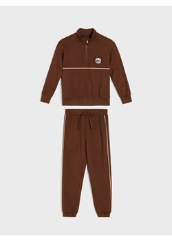 Sinsay - Komplet: bluza i spodnie - brązowy - id: 786GE-88X - marki Sinsay - 187316075 Sinsay - Komplet: bluza i spodnie - brązowy ze sklepu Sinsay w kategorii Dresy chłopięce - zdjęcie 187316075