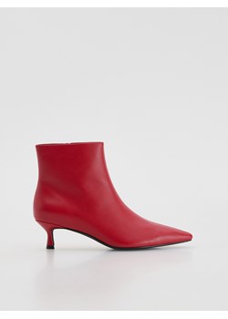 Reserved - Skórzane botki na obcasie - czerwony - id: 001IJ-33X - marki Reserved - 187316497 Reserved - Skórzane botki na obcasie - czerwony ze sklepu Reserved w kategorii Botki - zdjęcie 187316497