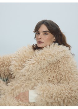 Reserved - Kurtka ze sztucznego futerka - kremowy - id: 472IK-12X - marki Reserved - 187316608 Reserved - Kurtka ze sztucznego futerka - kremowy ze sklepu Reserved w kategorii Futra damskie - zdjęcie 187316608