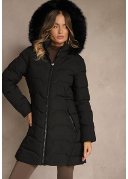 Czarna Pikowana Kurtka o Taliowanym Kroju z Kapturem z Futerkiem Mindria ze sklepu renee.pl w kategorii Kurtki damskie - zdjęcie 187316736