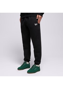 REEBOK SPODNIE ANDRE SMALL LOGO CUFFED ze sklepu Sizeer w kategorii Spodnie męskie - zdjęcie 187318085