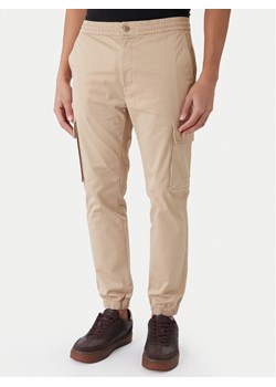 Calvin Klein Jeans Joggery Comfort LV04RD608G Brązowy Skinny Fit - id: 0000305567031 - marki Calvin Klein - 187319827 Calvin Klein Jeans Joggery Comfort LV04RD608G Brązowy Skinny Fit ze sklepu MODIVO w kategorii Spodnie męskie - zdjęcie 187319827