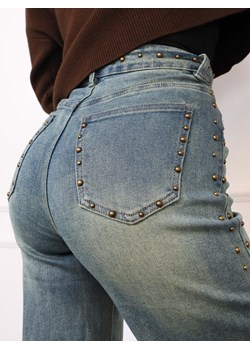 SPODNIE JEANSOWE Z SZEROKIMI NOGAWKAMI I OZDOBNYMI DŻETAMI- GRANATOWE ze sklepu olika.com.pl w kategorii Jeansy damskie - zdjęcie 187320816