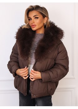 KURTKA Z FUTERKIEM ZAPINANA NA ZAMEK I ZATRZASKI- CZEKOLADOWA ze sklepu olika.com.pl w kategorii Kurtki damskie - zdjęcie 187320818