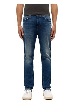 Męskie Spodnie jeansowe Mustang Style Vegas Slim Denim Blue 1015859 5000 684 ze sklepu YouNeedit.pl w kategorii Jeansy męskie - zdjęcie 187321939