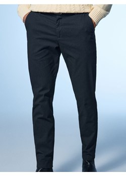 Sinsay - Eleganckie spodnie chino z paskiem - granatowy ze sklepu Sinsay w kategorii Spodnie męskie - zdjęcie 187322595