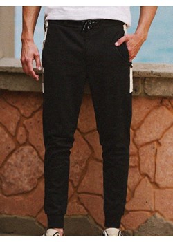 Sinsay - Spodnie dresowe - czarny ze sklepu Sinsay w kategorii Spodnie męskie - zdjęcie 187327635