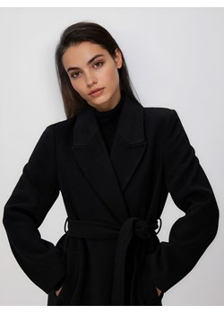 Reserved - Płaszcz z wiązanym paskiem - czarny ze sklepu Reserved w kategorii Płaszcze damskie - zdjęcie 187329086