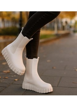 Beżowe botki sztyblety z wysoką cholewką /D2-1 18427 T292/ ze sklepu Pantofelek24.pl w kategorii Botki - zdjęcie 187330047