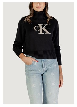 Calvin Klein Jeans Sweter CHENILLE MONOLOGO SW Czarny Casual Fit ze sklepu MODIVO w kategorii Swetry damskie - zdjęcie 187330219