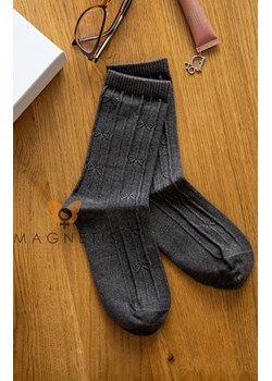 Grafitowe skarpetki damskie z fakturowanym motywem YN-5039, Kolor grafitowy, Rozmiar uniwersalny, Magnetis ze sklepu Primodo w kategorii Skarpetki damskie - zdjęcie 187330746
