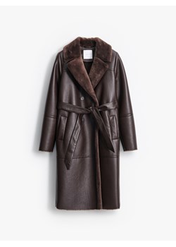 Mohito - Czekoladowy płaszcz z imitacji skóry - ciemnobrązowy ze sklepu Mohito w kategorii Płaszcze damskie - zdjęcie 187333716