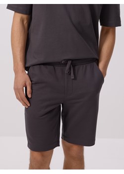 Reserved - Dresowe szorty regular fit - ciemnoszary ze sklepu Reserved w kategorii Spodenki męskie - zdjęcie 187338327