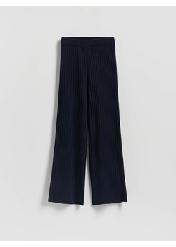 Reserved - Dzianinowe spodnie w prążek - granatowy ze sklepu Reserved w kategorii Spodnie damskie - zdjęcie 187338378