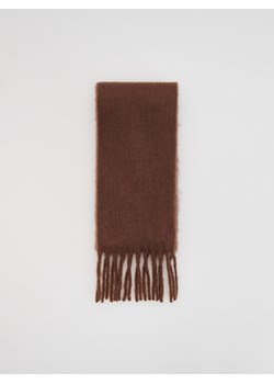 Reserved - Gładki szalik z frędzlami - brązowy ze sklepu Reserved w kategorii Szaliki i chusty damskie - zdjęcie 187338388