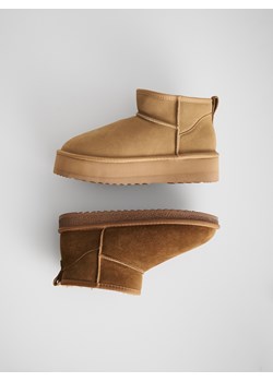Reserved - Zamszowe śniegowce na platformie - beżowy ze sklepu Reserved w kategorii Śniegowce damskie - zdjęcie 187342327