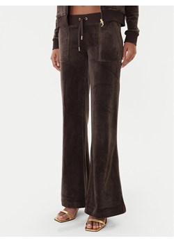 Juicy Couture Spodnie dresowe Layla JCSEBJ001G Brązowy Regular Fit ze sklepu MODIVO w kategorii Spodnie damskie - zdjęcie 187343369