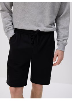 Reserved - Dresowe szorty regular fit - czarny ze sklepu Reserved w kategorii Spodenki męskie - zdjęcie 187346475