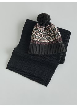 Reserved - Wzorzysta czapka z pomponem - czarny ze sklepu Reserved w kategorii Czapki zimowe męskie - zdjęcie 187347086