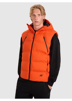 Męski bezrękawnik puchowy pikowany 4F 4FWAW25TVJAM226 - pomarańczowy ze sklepu Sportstylestory.com w kategorii Kamizelki męskie - zdjęcie 187349586