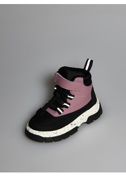 Reserved - Ocieplane śniegowce z wiązaniem - czarny ze sklepu Reserved w kategorii Buty zimowe dziecięce - zdjęcie 187351729