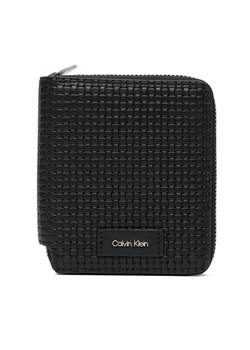 Portfel Calvin Klein Embossed Woven Zip Billfold LV04D1112G Czarny ze sklepu eobuwie.pl w kategorii Portfele męskie - zdjęcie 187352179