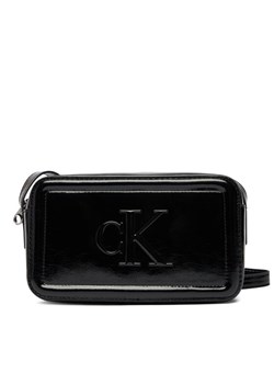 Torebka Calvin Klein Bold Ck Metallic Camera Bag LV04F3331G Czarny ze sklepu eobuwie.pl w kategorii Listonoszki - zdjęcie 187352265